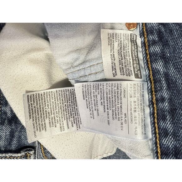 Levis 501 Jeans Mens 40x32 Blue Medium Wash Straight Leg Button Fly EUC - Picture 4 of 9